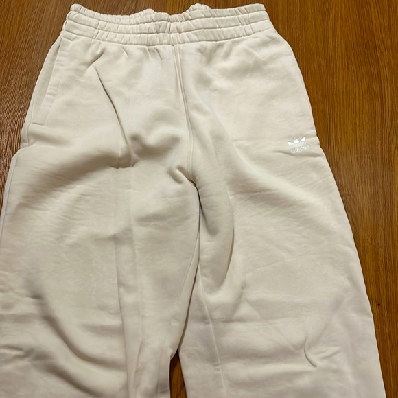 Adidas pants size S - Picture 2 of 3